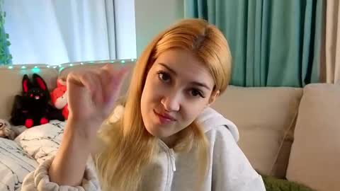 Snapshot of jolyndeb chatting on 02.16.26 Viola online show from 02.16.26