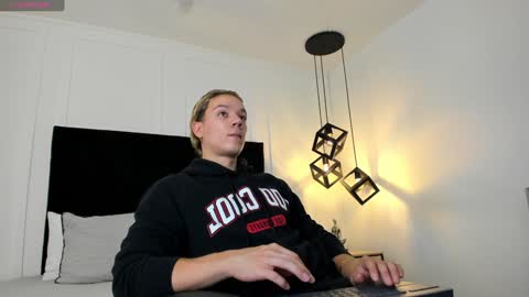 Snapshot of jonathan_daniels1 chatting on 01.03.25 Jonathan Danielss online show from 01.03.25