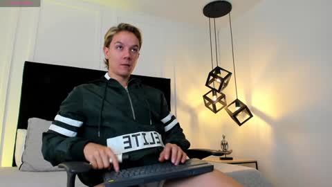 Snapshot of jonathan_daniels1 chatting on 01.21.25 Jonathan Danielss online show from 01.21.25