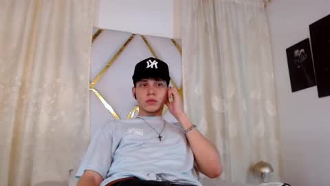 Snapshot of jonathan_moreau chatting on 12.14.24 Jonathan online show from 12.14.24