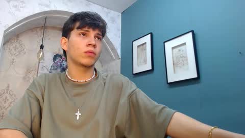Snapshot of jonathan_moreau chatting on 12.16.24 Jonathan online show from 12.16.24