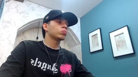 Snapshot of jonathan_moreau chatting on 12.17.24 Jonathan online show from 12.17.24