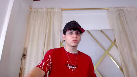 Snapshot of jonathan_moreau chatting on 12.19.24 Jonathan online show from 12.19.24