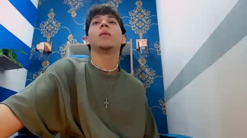 Snapshot of jonathan_moreau chatting on 12.20.24 Jonathan online show from 12.20.24