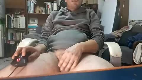 Snapshot of jonytuga90 chatting on 03.09.25 hornypeter online show from 03.09.25