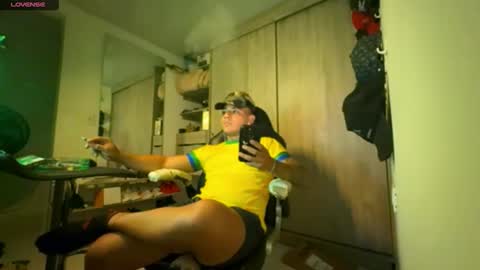 Snapshot of jordylatin202 chatting on 11.09.25 DAVID online show from 11.09.25