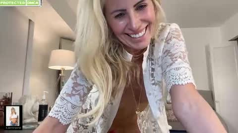 Snapshot of jordyngrangexo chatting on 10.21.25 Jordyn Grange online show from 10.21.25