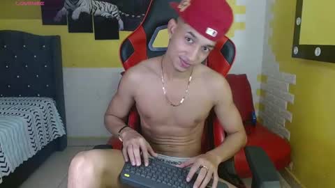 Snapshot of jose_sexycumm chatting on 10.22.25 jose_sexycumm online show from 10.22.25