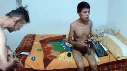 Snapshot of joseph_and_thomas chatting on 03.05.25 thomas y joseph online show from 03.05.25