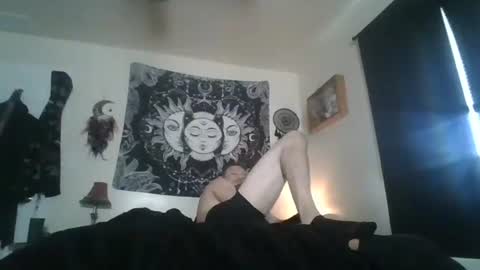 Snapshot of josephung1 chatting on 10.29.25 sissy josphine online show from 10.29.25