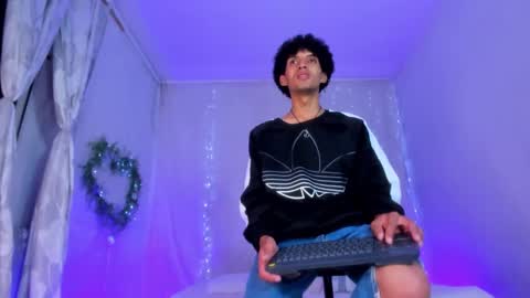 Snapshot of josesweet_ chatting on 11.11.25 Jose online show from 11.11.25