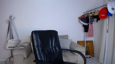 josezaens_ online show from 10.25.25