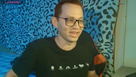 Snapshot of josh_18cm chatting on 10.17.25 josh_18cm online show from 10.17.25