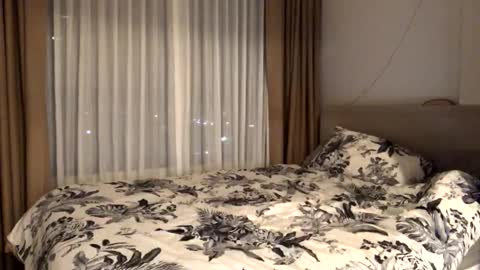 josh_xo online show from 11.04.25