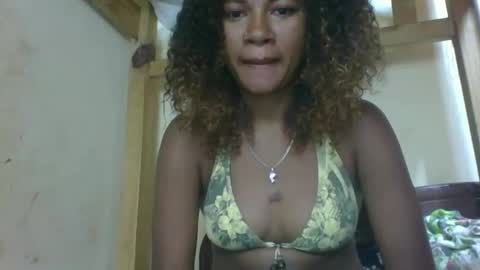 Snapshot of josiane93 chatting on 10.26.25 josiane online show from 10.26.25
