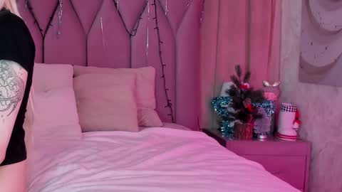 Snapshot of joybarker chatting on 01.11.25 Joy Barker online show from 01.11.25