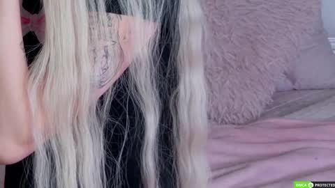 Snapshot of joybarker chatting on 09.12.25 Joy Barker online show from 09.12.25