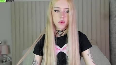 Snapshot of joybarker chatting on 10.05.25 Joy Barker online show from 10.05.25