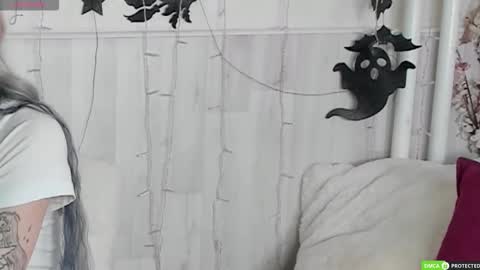 Snapshot of joybarker chatting on 10.19.25 Joy Barker online show from 10.19.25