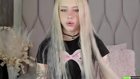 Snapshot of joybarker chatting on 11.05.25 Joy Barker online show from 11.05.25