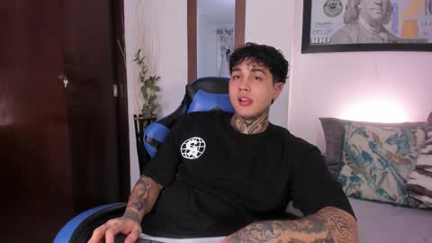 Snapshot of juan_alvarez18 chatting on 11.11.25 juan_alvarez18 online show from 11.11.25