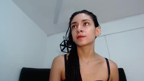 Snapshot of juan_and_luciana chatting on 10.20.25 online show from 10.20.25