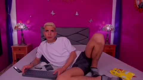 Snapshot of juan_lovers chatting on 12.10.24 J U A N L O V E R S online show from 12.10.24