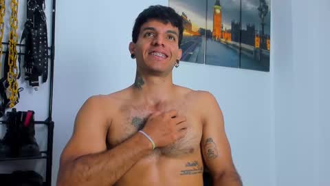 Snapshot of juanbladde chatting on 10.10.25 Juan Esteban online show from 10.10.25