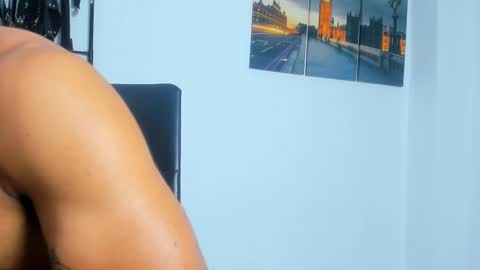 Snapshot of juanbladde chatting on 10.13.25 Juan Esteban online show from 10.13.25