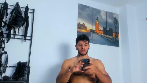 Snapshot of juanbladde chatting on 10.29.25 Juan Esteban online show from 10.29.25