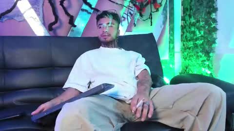 Snapshot of juancamilo66_ chatting on 10.03.25 juancamilo66_ online show from 10.03.25