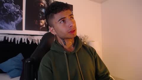 Snapshot of juancamilo_66 chatting on 12.19.24 Juan online show from 12.19.24