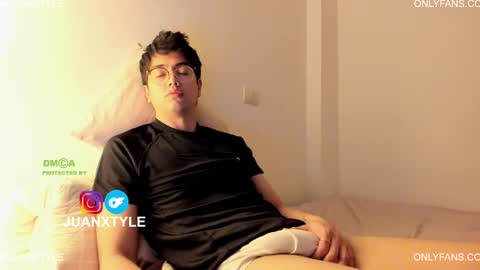 Snapshot of juancamroom chatting on 12.18.24 . online show from 12.18.24