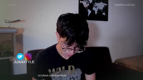 Snapshot of juancamroom chatting on 09.09.25 . online show from 09.09.25