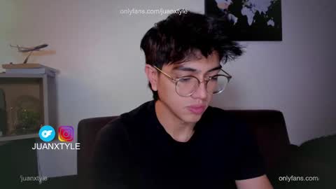 Snapshot of juancamroom chatting on 09.30.25 . online show from 09.30.25