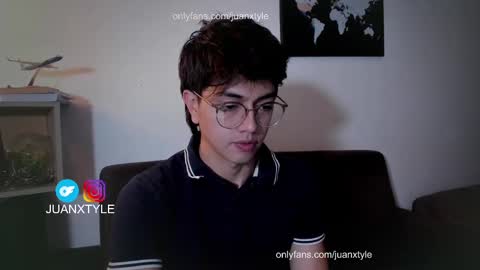 Snapshot of juancamroom chatting on 10.02.25 . online show from 10.02.25