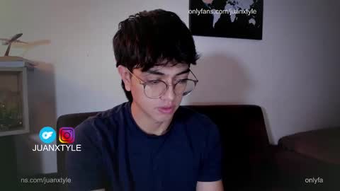 Snapshot of juancamroom chatting on 10.03.25 . online show from 10.03.25