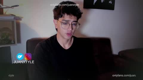 Snapshot of juancamroom chatting on 10.06.25 . online show from 10.06.25