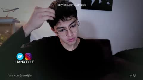 Snapshot of juancamroom chatting on 10.08.25 . online show from 10.08.25