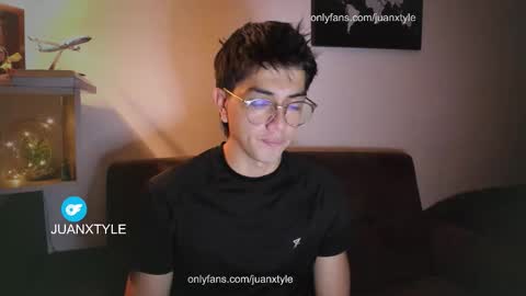 Snapshot of juancamroom chatting on 10.14.25 . online show from 10.14.25