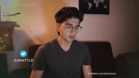 Snapshot of juancamroom chatting on 10.16.25 . online show from 10.16.25