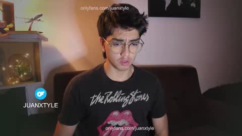 Snapshot of juancamroom chatting on 10.20.25 . online show from 10.20.25