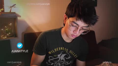 Snapshot of juancamroom chatting on 10.20.25 . online show from 10.20.25