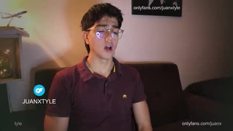 Snapshot of juancamroom chatting on 10.21.25 . online show from 10.21.25