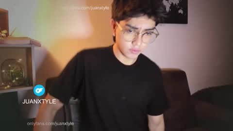 Snapshot of juancamroom chatting on 10.27.25 . online show from 10.27.25