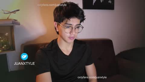 Snapshot of juancamroom chatting on 10.28.25 . online show from 10.28.25