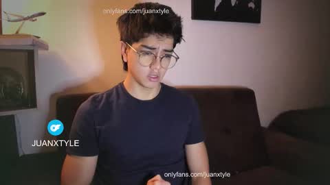 Snapshot of juancamroom chatting on 10.29.25 . online show from 10.29.25