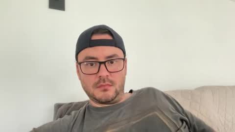 Snapshot of juanchom chatting on 10.20.25 juanchom online show from 10.20.25