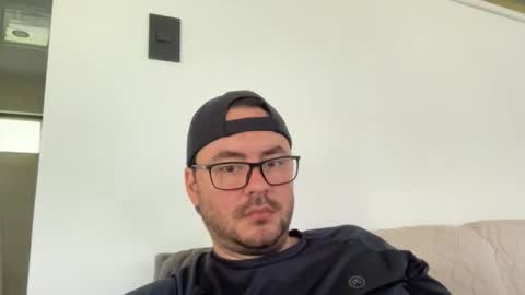 Snapshot of juanchom chatting on 10.23.25 juanchom online show from 10.23.25