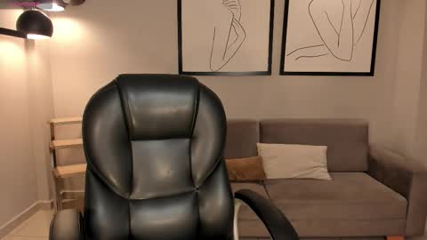 Snapshot of juanitaclay chatting on 10.08.25 Juanita Clay online show from 10.08.25